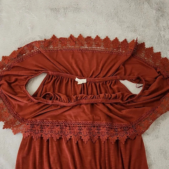 paper + tee size large off shoulder top - Picture 6 of 7